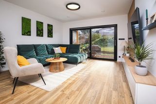 Jejich dům skrývá luxusní interiér. Chtěla jsem se vyhnout stereotypu, říká majitelka